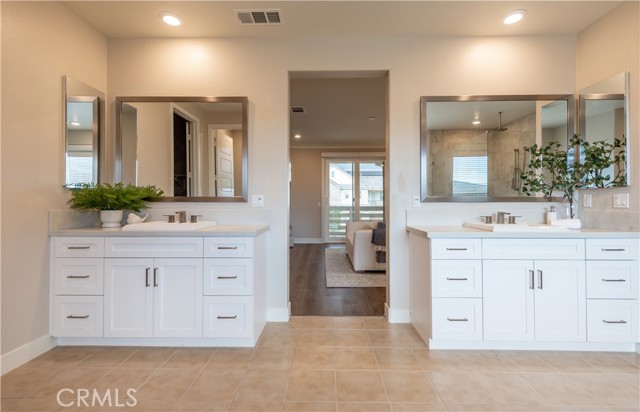 54 Sagan Way, Irvine CA: https://media.crmls.org/medias/08d460f0-0abb-4564-81d7-534c7b8932fe.jpg