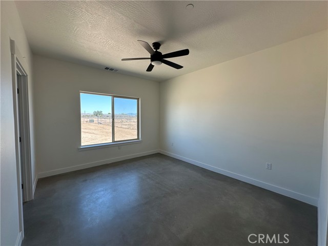Detail Gallery Image 13 of 34 For 12595 Central Rd, Apple Valley,  CA 92307 - 4 Beds | 3 Baths