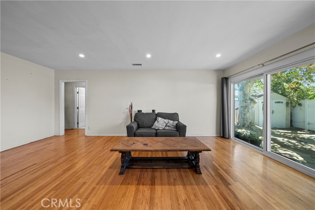 Detail Gallery Image 13 of 36 For 8053 Brimfield Ave, Panorama City,  CA 91402 - 4 Beds | 1/1 Baths