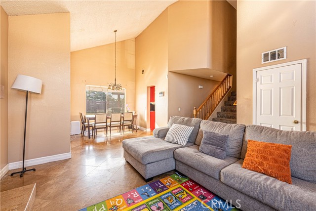 Detail Gallery Image 4 of 42 For 12261 Champlain St, Moreno Valley,  CA 92557 - 4 Beds | 2/1 Baths