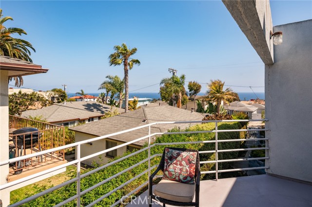 718 W 37th Street, San Pedro CA: https://media.crmls.org/medias/08d8d281-4c64-473e-9519-2f9102837429.jpg