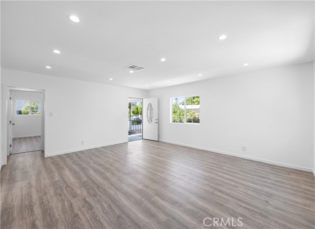 6846 Wystone Avenue, Reseda CA: https://media.crmls.org/medias/08d926c2-e64d-4cbe-a9fe-29bd2d3a008c.jpg