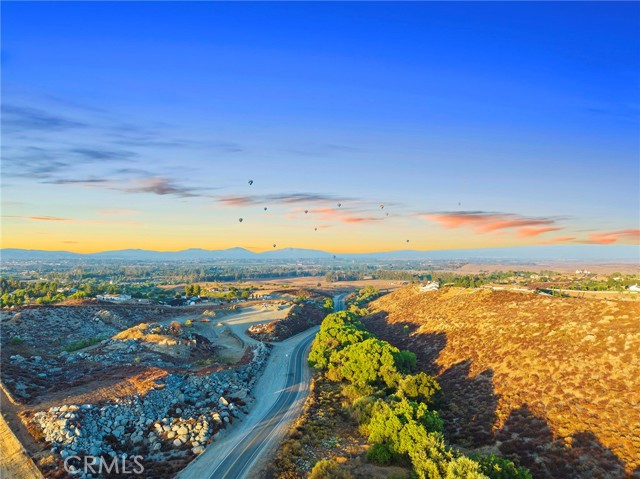 36520 E Benton Road, Temecula CA: https://media.crmls.org/medias/08d94456-3b17-4ad9-b41b-603b3604c369.jpg