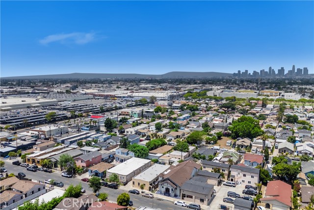 1139 E 68th Street, Los Angeles CA: https://media.crmls.org/medias/08d94639-faff-4455-83ad-87977f1e8ca4.jpg