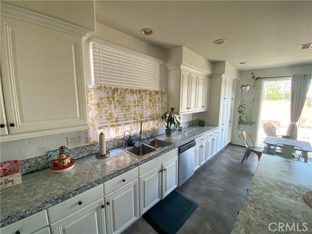 Detail Gallery Image 12 of 29 For 1436 Saddlebrook Way, San Jacinto,  CA 92582 - 4 Beds | 3 Baths