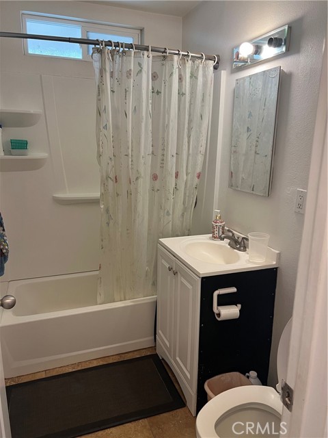 1662 Oxford Avenue, Santa Maria CA: https://media.crmls.org/medias/08da2bff-3e63-4778-b2f9-b4a2a27d4940.jpg