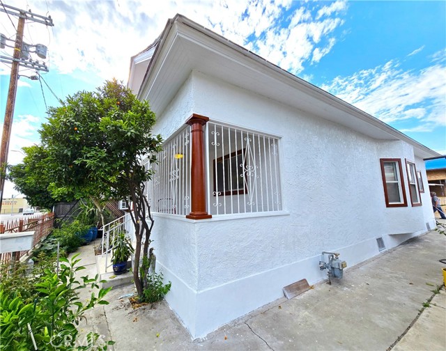3033 N Main Street, Los Angeles CA: https://media.crmls.org/medias/08dacbb0-c162-49b8-bbd2-41b5d4dbb8e4.jpg