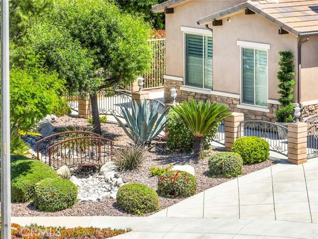 Detail Gallery Image 3 of 60 For 5461 Corte Portico, Hemet,  CA 92545 - 3 Beds | 3 Baths