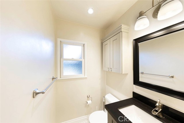 Detail Gallery Image 19 of 25 For 206 S Center St, Orange,  CA 92866 - 4 Beds | 3/1 Baths