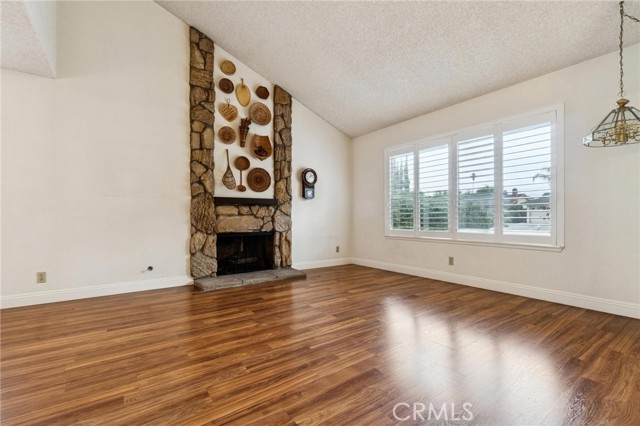 22714 Stagg, West Hills CA: https://media.crmls.org/medias/08dcd39c-5fd7-4b6f-ab9a-ef1cd7d40605.jpg