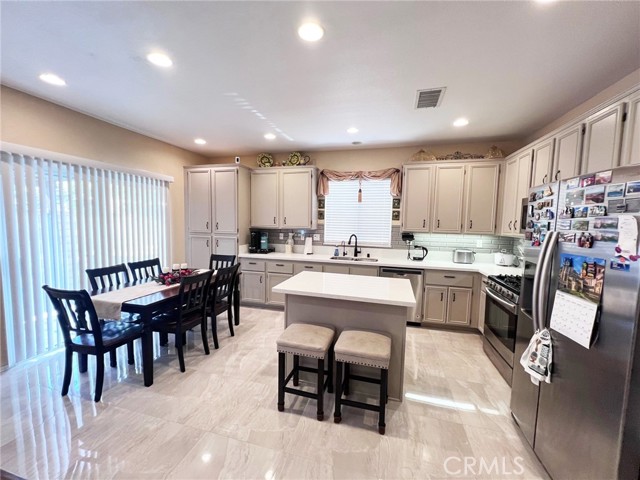 Detail Gallery Image 7 of 23 For 28303 Sycamore Dr, Saugus,  CA 91350 - 3 Beds | 2/1 Baths