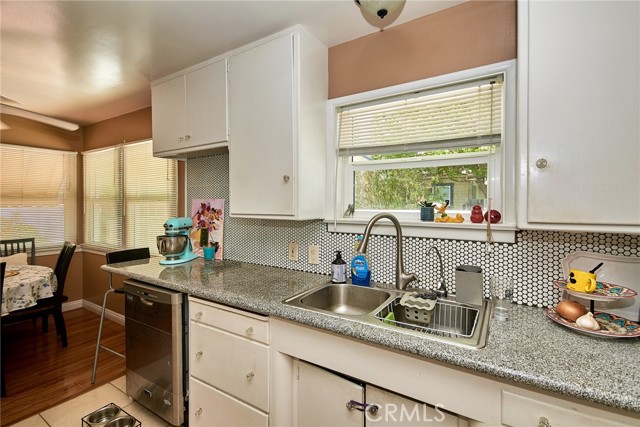 900 S Los Robles Avenue, Pasadena CA: https://media.crmls.org/medias/08de0a9a-700b-4126-9c7d-5d587f70d598.jpg