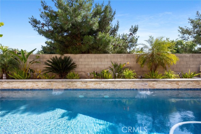 12200 White Rapids Way, Bakersfield CA: https://media.crmls.org/medias/08decc57-ee40-4c9f-a88b-a9f2a383ab06.jpg