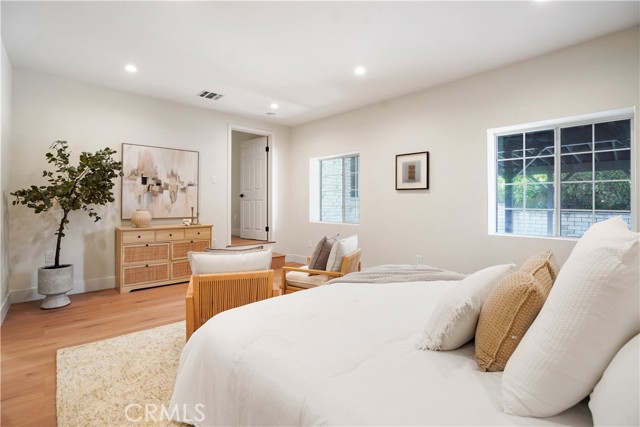 Detail Gallery Image 33 of 46 For 18324 Sylvan St, Tarzana,  CA 91335 - 4 Beds | 2 Baths