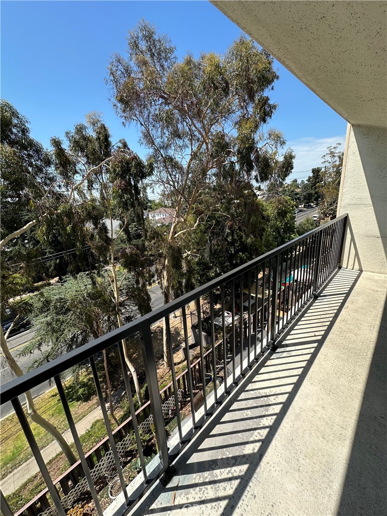 https://media.crmls.org/medias/08e183d0-900b-4026-b4a8-e0a475c3835d.jpg?preset=X-Large