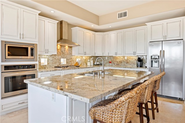 556 Via Pueblo, Riverside CA: https://media.crmls.org/medias/08e19987-6e69-454e-a35a-e43ccab25197.jpg