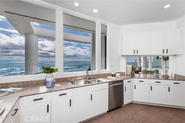 Detail Gallery Image 16 of 36 For 35857 Beach Rd, Dana Point,  CA 92624 - 4 Beds | 4/1 Baths