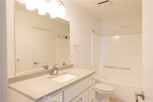 Detail Gallery Image 9 of 21 For 2110 S Bentley #204,  Los Angeles,  CA 90025 - 2 Beds | 2 Baths