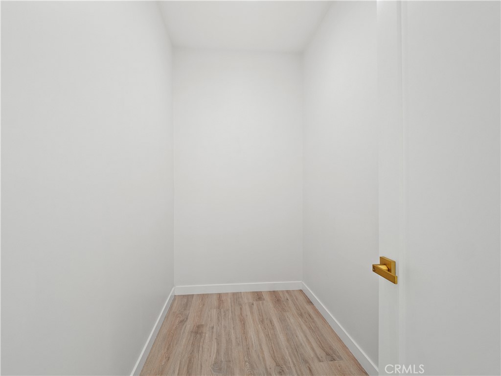 https://media.crmls.org/medias/08e2d46e-e8c7-4054-ac0f-20a2b0eeba4c.jpg?preset=X-Large