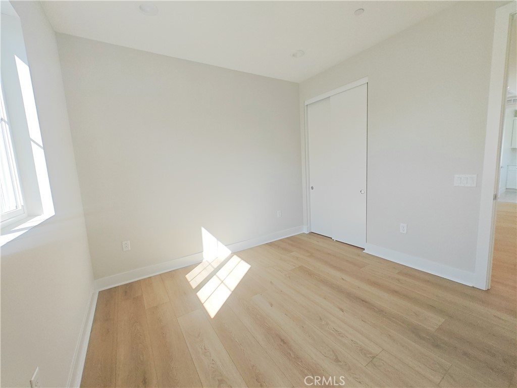 https://media.crmls.org/medias/08e42b2c-a556-4f9e-b87e-42c72d96e599.jpg?preset=X-Large
