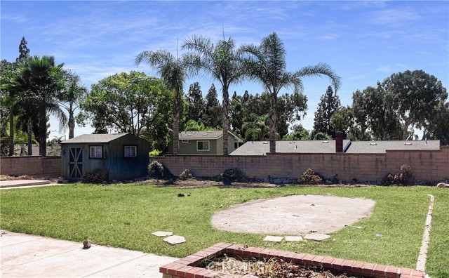 1226 Azalea Court, Upland CA: https://media.crmls.org/medias/08e4b360-7fe4-4b43-ae29-e30eb17525f0.jpg