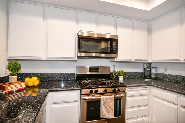 Detail Gallery Image 11 of 45 For 16551 Grunion Lane #204,  Huntington Beach,  CA 92649 - 2 Beds | 2 Baths