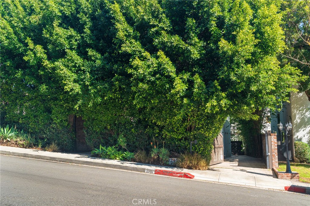 https://media.crmls.org/medias/08e5f9ab-1e79-49bc-9ca0-4b37e36292e4.jpg?preset=X-Large