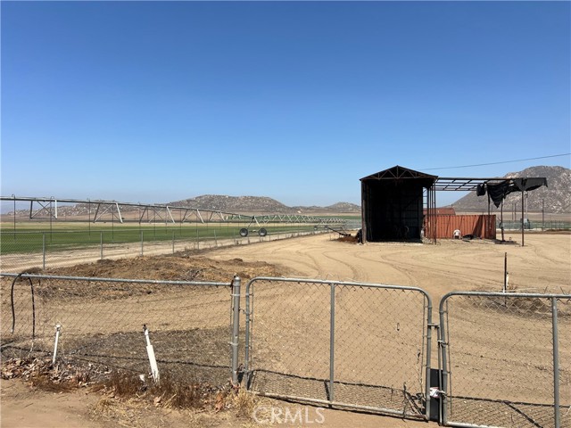 28900 Reservoir Avenue, Nuevo CA: https://media.crmls.org/medias/08e60802-f374-4033-8293-83fd24324a41.jpg