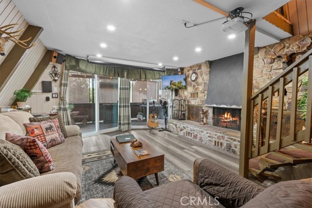 1277 Lovers Lane, Rimforest CA: https://media.crmls.org/medias/08e61362-1d1e-4309-8152-1ecab1bfd6ae.jpg