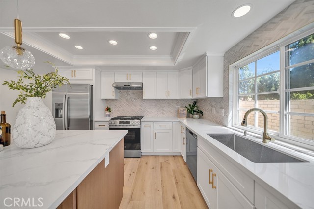 14181 Moore Ct., Irvine CA: https://media.crmls.org/medias/08e628f9-fb02-404b-b4c4-6e30d411d523.jpg