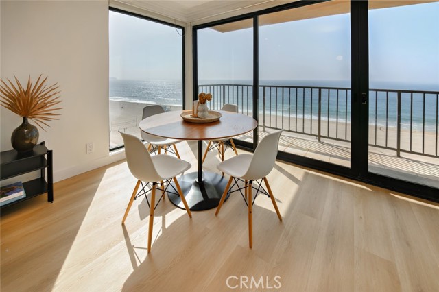 Detail Gallery Image 2 of 28 For 721 Esplanade #301,  Redondo Beach,  CA 90277 - 2 Beds | 2 Baths