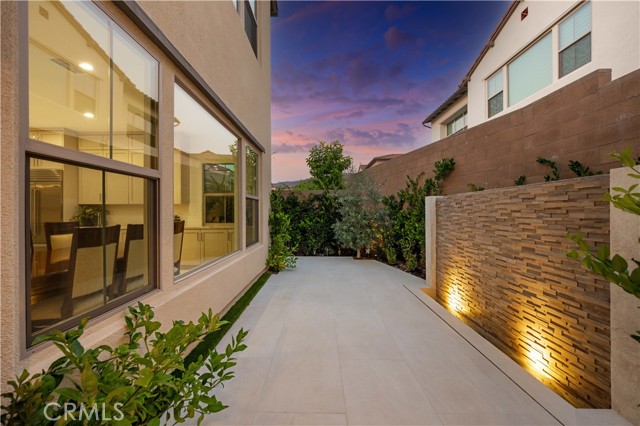 52 Longchamp, Irvine CA: https://media.crmls.org/medias/08e6e890-42d7-4555-ab2a-c268e6a035d7.jpg