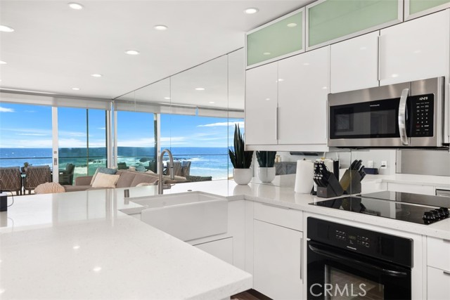 31755 Coast, Laguna Beach CA: https://media.crmls.org/medias/08e70a1d-8920-40c4-89e7-88b9bf4f2095.jpg