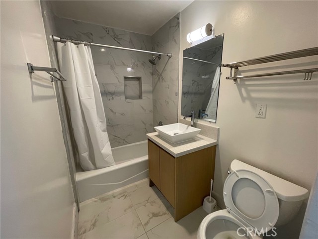 Detail Gallery Image 6 of 12 For 1250 W 37th St #6,  Los Angeles,  CA 90007 - 2 Beds | 1 Baths