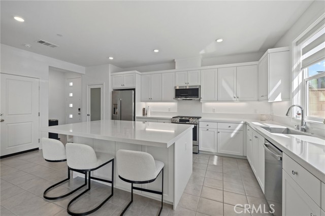 Detail Gallery Image 15 of 57 For 236 Yerba, Irvine,  CA 92618 - 4 Beds | 3/1 Baths