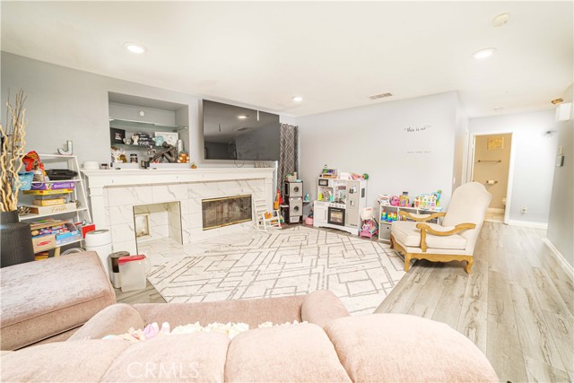 Image 8 of 75 For 29105 Shorecliff Drive
