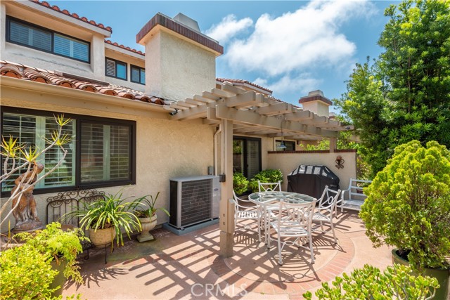 22 Santa Cruz Court, Manhattan Beach, California 90266, 3 Bedrooms Bedrooms, ,Residential,Sold,Santa Cruz,SB23136027