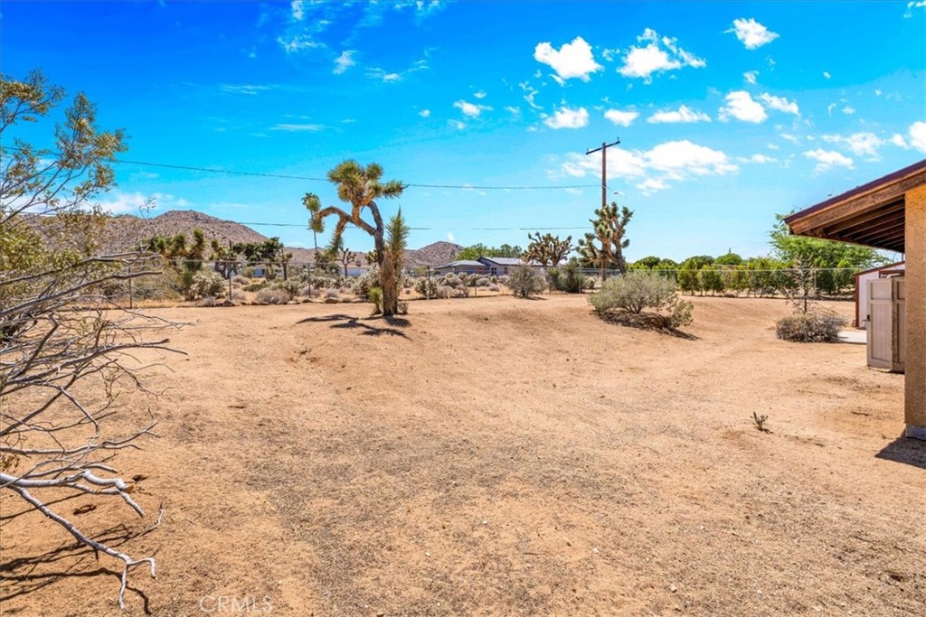 https://media.crmls.org/medias/08ea437e-1dc7-4282-a349-99c7cb21d81b.jpg?preset=X-Large