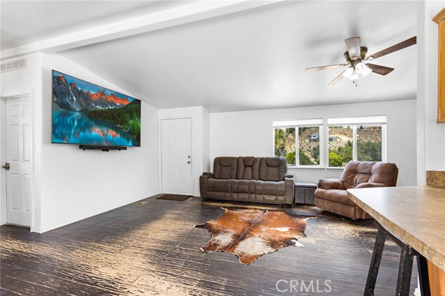 41605 De Portola Road, Temecula CA: https://media.crmls.org/medias/08ea9ba6-3631-40eb-82e7-9519fb35c8d8.jpg