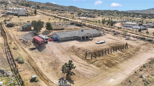 25733 Roundup Way, Apple Valley CA: https://media.crmls.org/medias/08eaafe7-ff85-4f01-b49a-28a930fba025.jpg