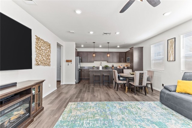 Detail Gallery Image 10 of 43 For 5873 Oatfield Ave, Corona,  CA 92880 - 3 Beds | 2/1 Baths