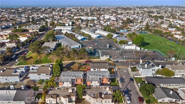 1400 15th Street, Manhattan Beach, California 90266, ,Residential Income,For Sale,15th,PW25034625