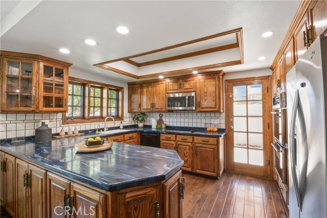 16091 Gold Circle, Huntington Beach CA: https://media.crmls.org/medias/08ec1cdf-eaa6-489f-b8b8-592568e94462.jpg