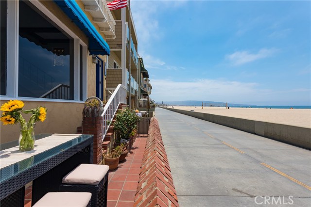 2654 The Strand, Hermosa Beach, California 90254, 3 Bedrooms Bedrooms, ,4 BathroomsBathrooms,Residential,Sold,The Strand,OC17238177