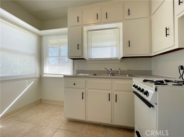 Detail Gallery Image 6 of 9 For 3891 Locust St, Riverside,  CA 92501 - 0 Beds | 1 Baths