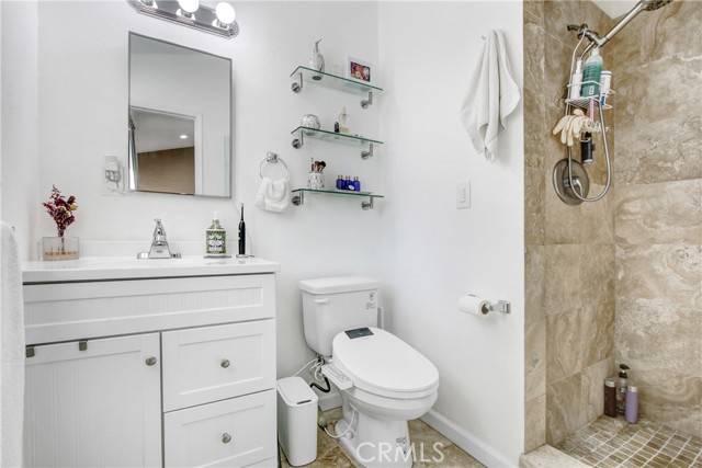 20200 Clark Street, Woodland Hills CA: https://media.crmls.org/medias/08ed6477-080e-4e66-8bad-04e946760cab.jpg