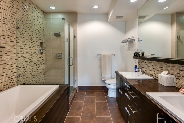 Detail Gallery Image 12 of 21 For 12020 Guerin St #303,  Studio City,  CA 91604 - 3 Beds | 2/1 Baths