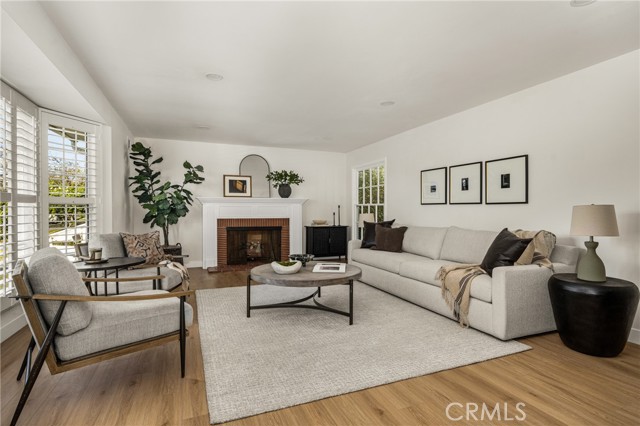 Detail Gallery Image 5 of 35 For 3803 Monteith Dr, View Park,  CA 90043 - 5 Beds | 4 Baths