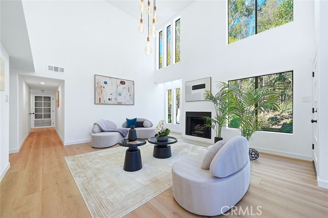 Detail Gallery Image 5 of 29 For 11601 Montana Ave #7,  Los Angeles,  CA 90049 - 2 Beds | 3 Baths