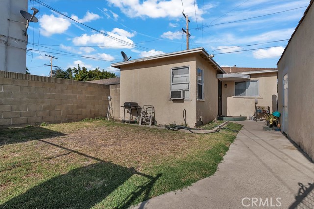 8148 Madison Avenue, South Gate CA: https://media.crmls.org/medias/08ef2086-c9b3-44aa-b293-e8695470127f.jpg